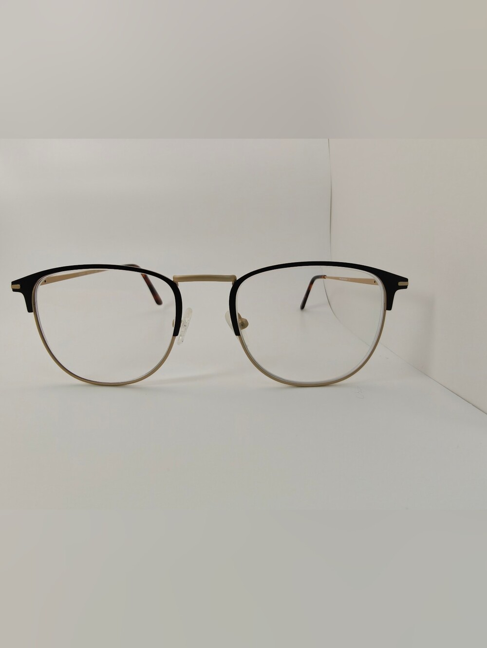 Poppy. Classic Two-Tone Round Metal Eyeglasses - Black & Mauve
